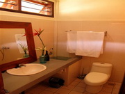 clean and modern bthroom facilities